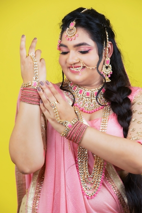 穿金戴银印度微胖美女图片